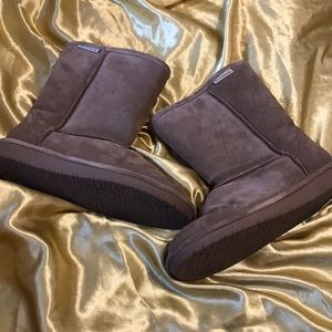 Never worn bear paw boots